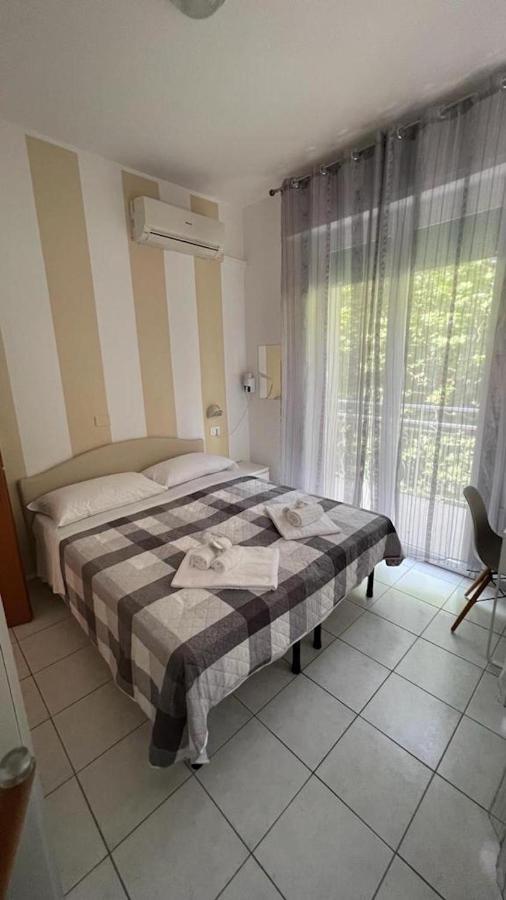 Chiama Hotel Римини Екстериор снимка