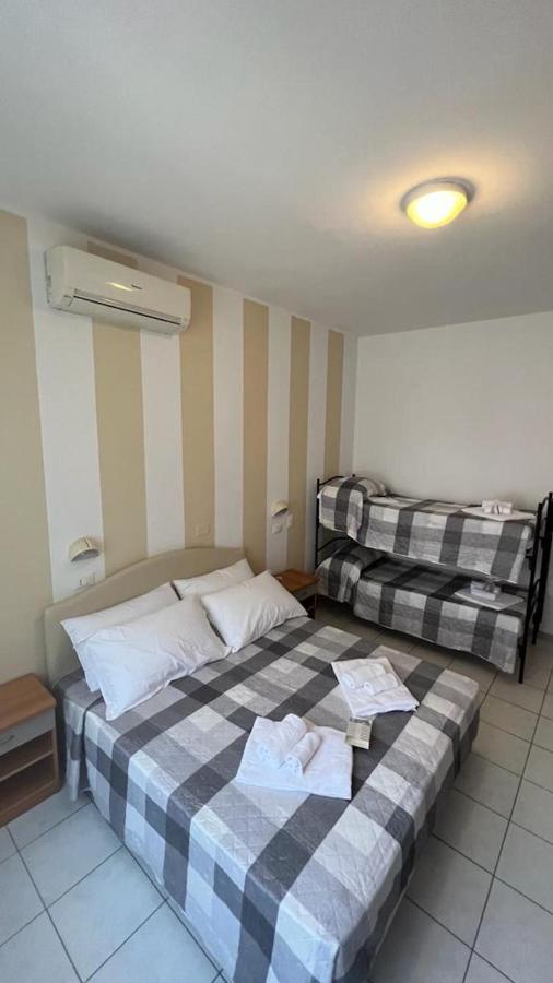 Chiama Hotel Римини Екстериор снимка